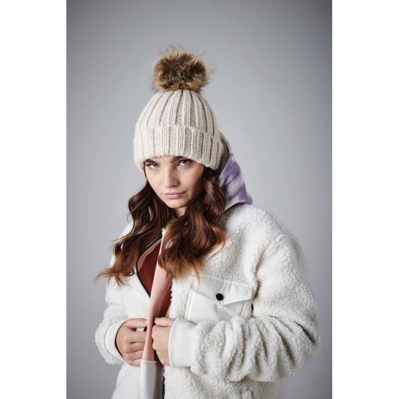 Bonnet epais avec pompon en fausse fourrure